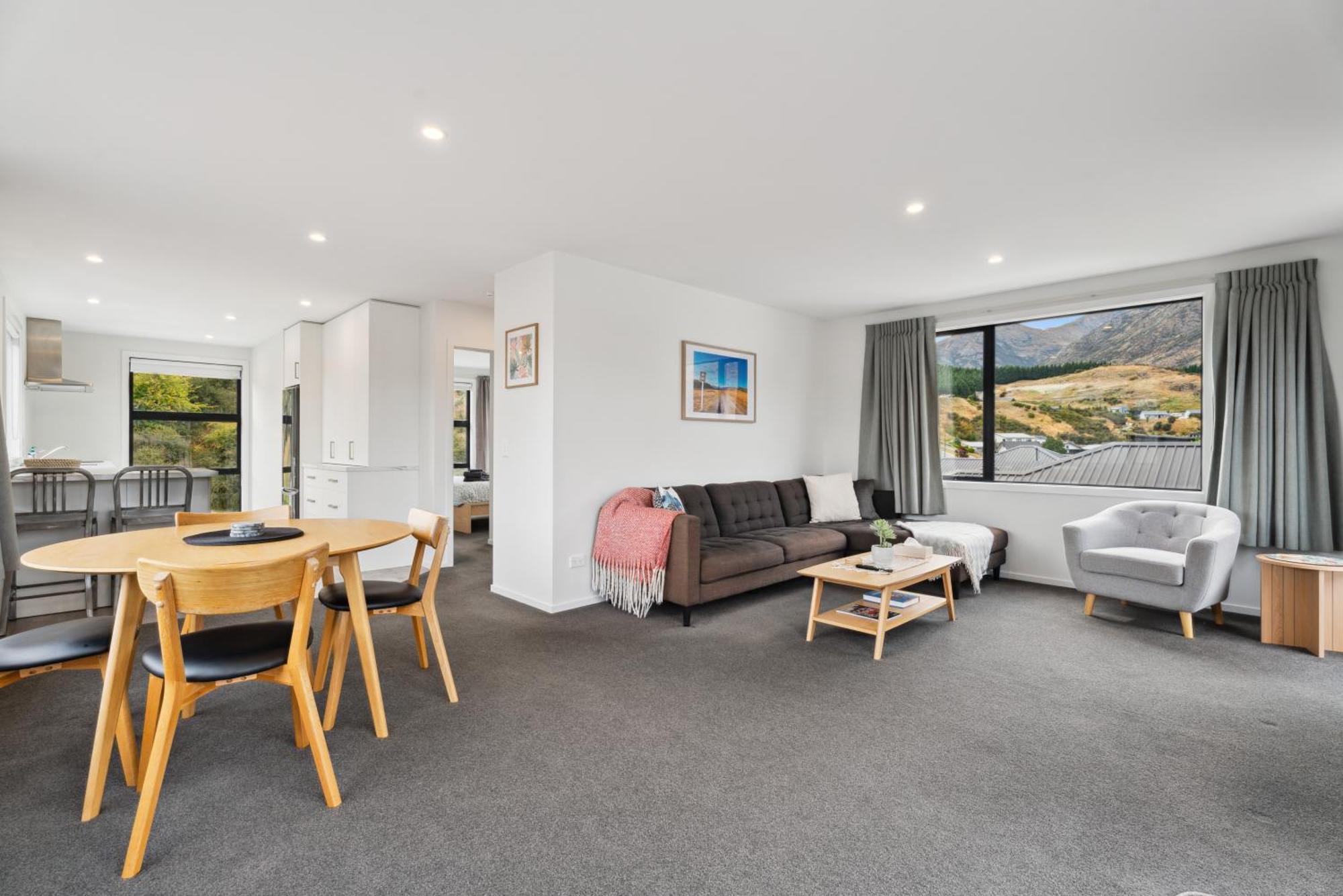Modern Apartment With Coronet & Remarkables Views ควีนส์ทาวน์ ภายนอก รูปภาพ