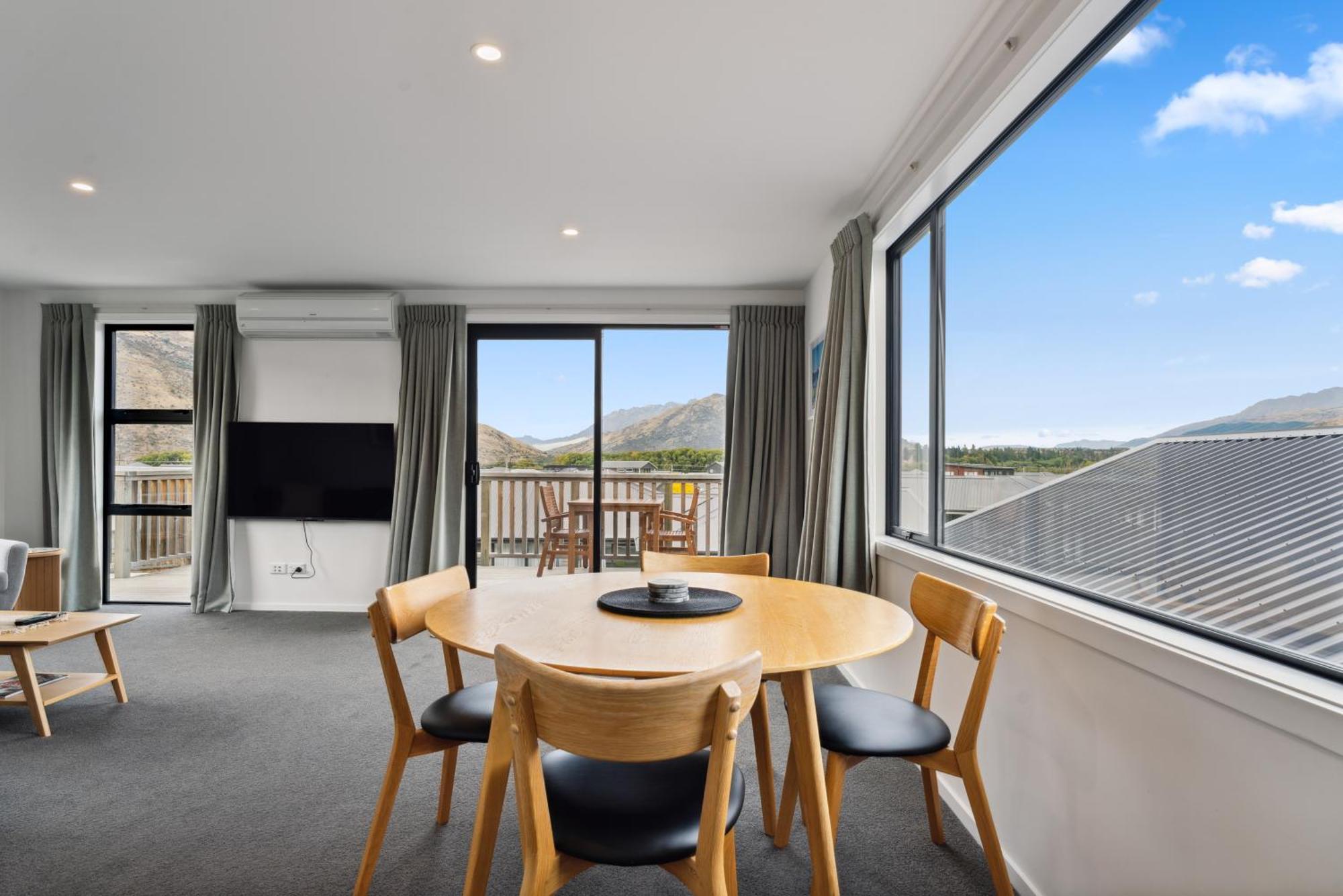 Modern Apartment With Coronet & Remarkables Views ควีนส์ทาวน์ ภายนอก รูปภาพ