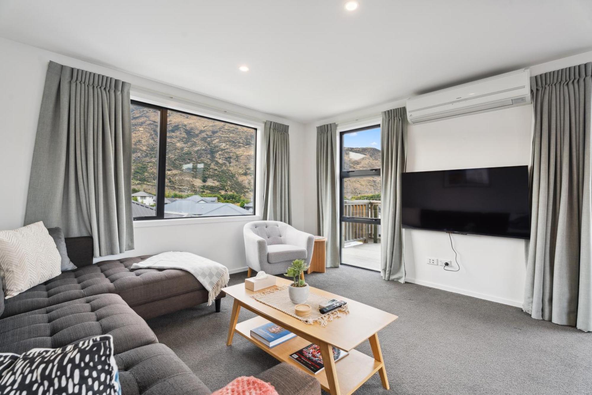 Modern Apartment With Coronet & Remarkables Views ควีนส์ทาวน์ ภายนอก รูปภาพ