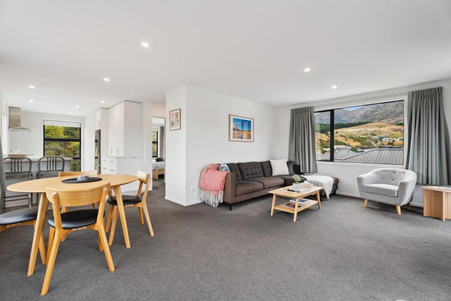 Modern Apartment With Coronet & Remarkables Views ควีนส์ทาวน์ ภายนอก รูปภาพ